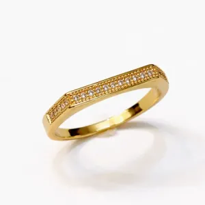 Anel Curvo Cravejado com Zircônias