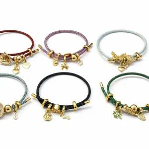 Pulseiras coloridas com pingentes