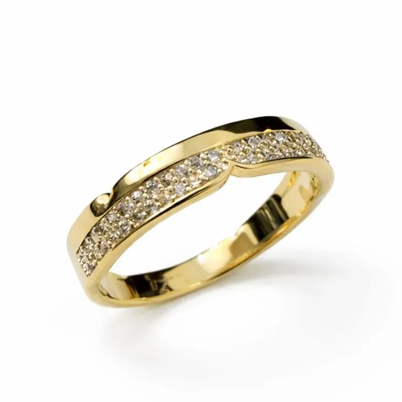 Anel Elegante com Zircônias Cravejadas