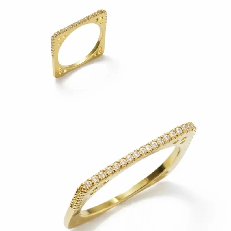 Anel Quadrado Cravejado com Zircônias