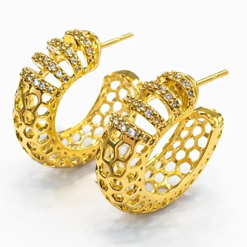 ARGOLA TRABALHADA COM ZIRCONIAS