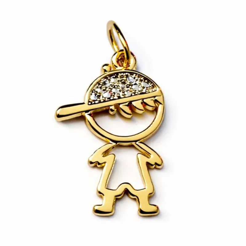 Pingente filho com bone cravejado