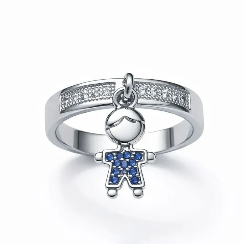 Anel em Ródio Branco com Pingente de Menino.