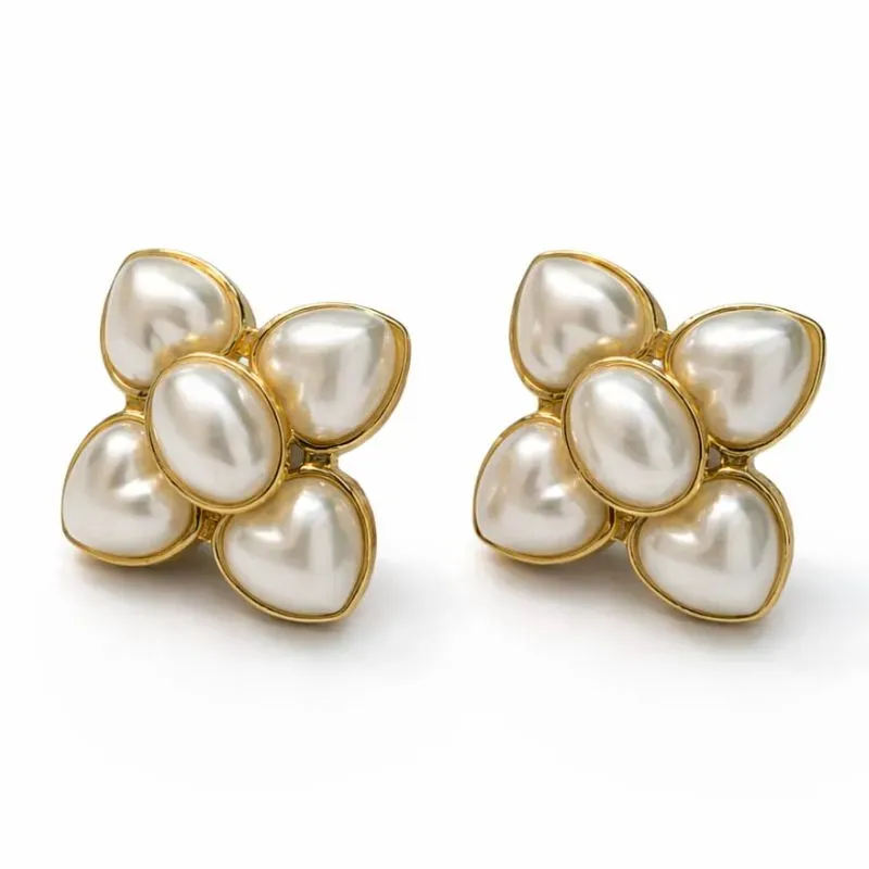 Brinco Flor com Pérolas.