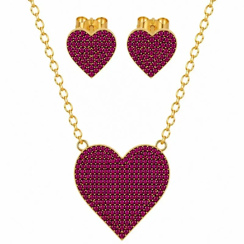 Conjunto Coração Cravejado Rosa Escuro Banhado a Ouro 18k.