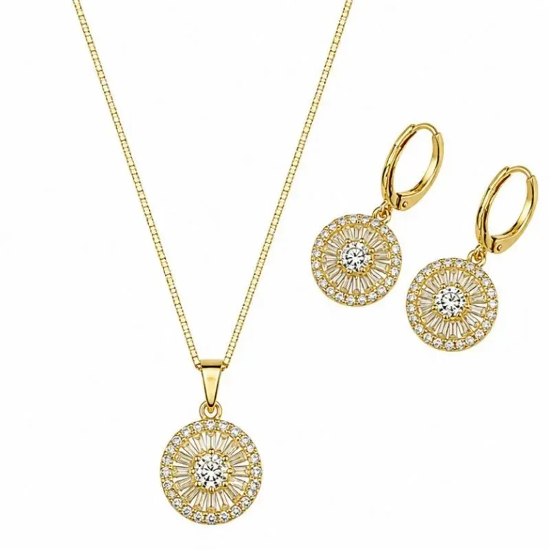 Conjunto Redondo Cravejado Banhado a Ouro 18k.