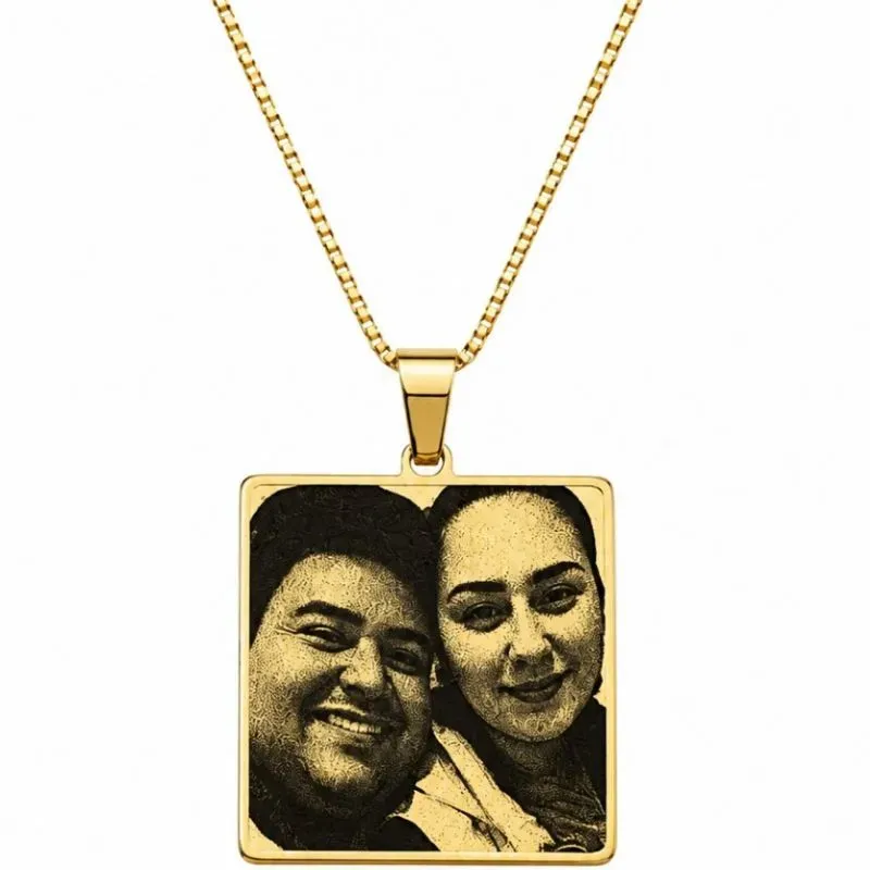 Colar Personalizado Quadrado 2 cm x 2 cm.