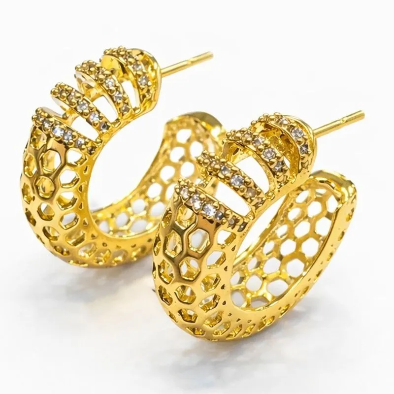 ARGOLA TRABALHADA COM ZIRCONIAS