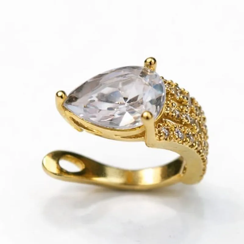 Piercing fake dourado com pedra em formato gota