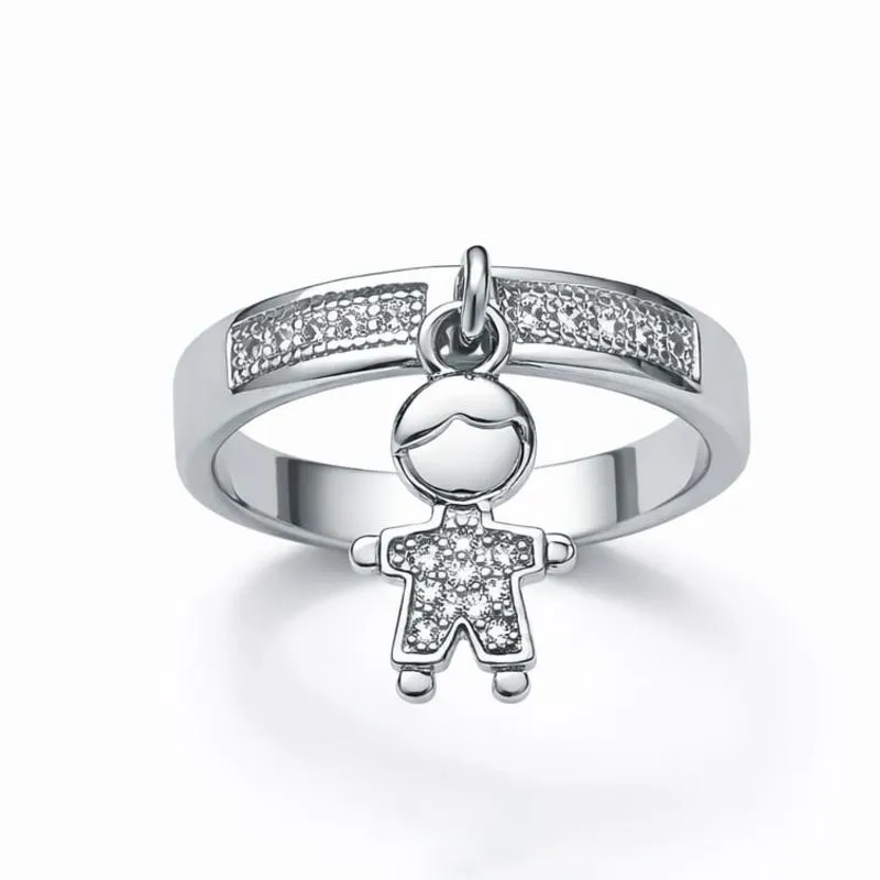 Anel em Ródio Branco com Pingente de Menino  Brilho e Significado.