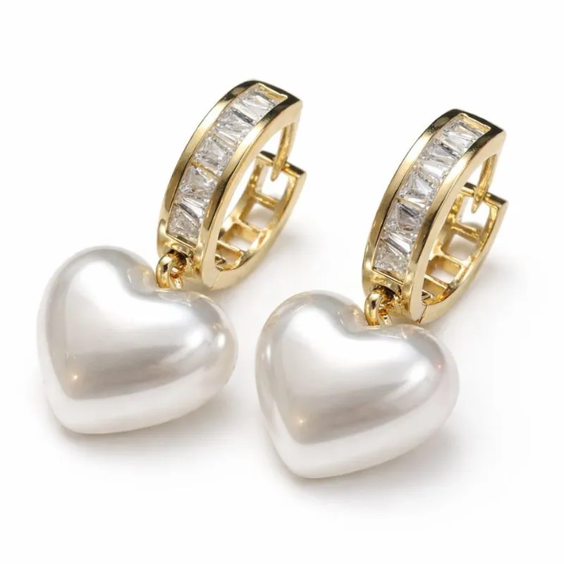 Brinco Argola com Pingente de Coração.