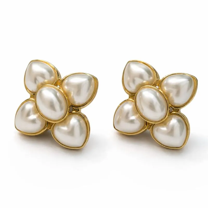 Brinco Flor com Pérolas.