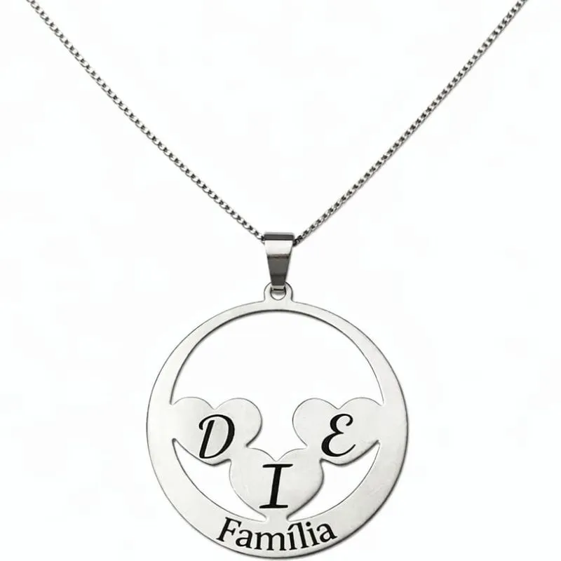 Colar Personalizado Família Banhado a Prata com Pingente Vazado 3cm.
