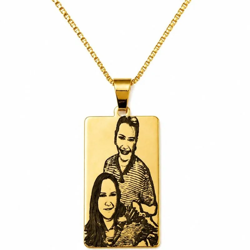 Colar Personalizado Retangular 1,5 cm x 2,5 cm Banhado a Ouro.