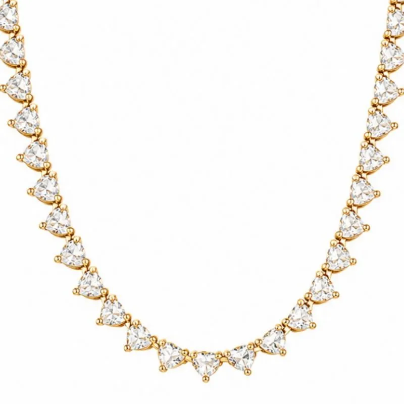 Colar Cravejado de Pequenos Corações Dourado com Pedras Brancas 40cm.