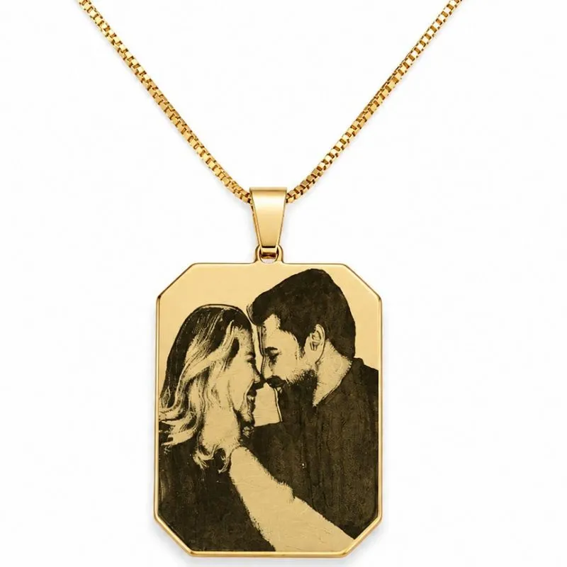 Colar Retangular Quatro Pontas com Fotogravação Personalizada 2,3 cm x 3 cm.